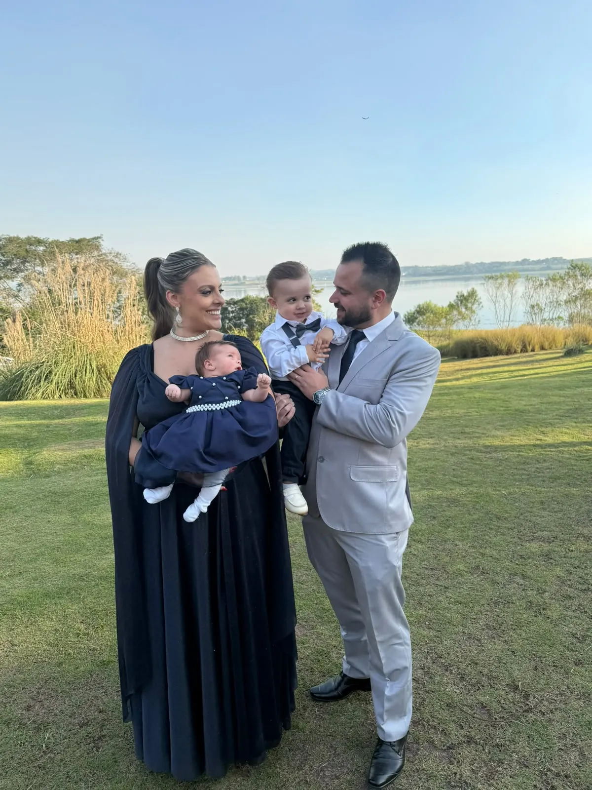 Bru Nasser com o marido e os dois filhos